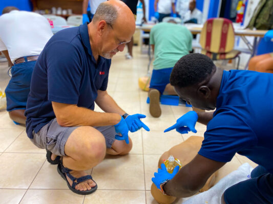 Director of Training at the Divers Alert Network, Jim Gunderson observing Sandals Negril’s Dive Instructor, Robin Dickson.