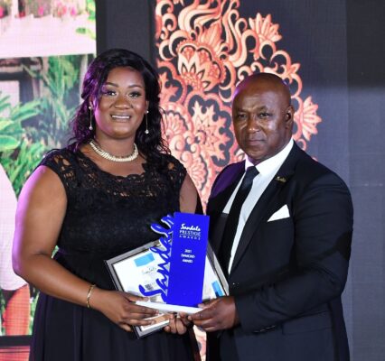 Monique Munroe (left), Sandals Negril’s reigning Diamond Team Member of the Year accepts her award from resort General Manager, David Latchimy.